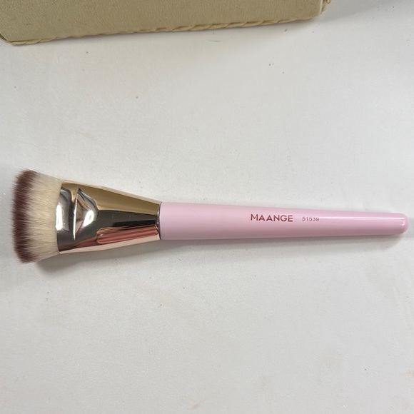 *FINAL PRICE* Pink Makeup Brush - Picture 1 of 3